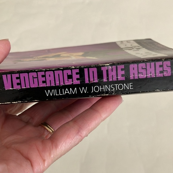 William Johnstone Vengeance in the Ashes Paperback 1993 First Printing - Picture 8 of 8